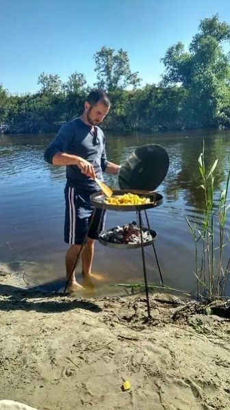 Подарунок для кума - сковорода з диска борони 50 см із підвіскою для вогню + чохол із принтом (садж, пікнік) СД50-ПЧК фото